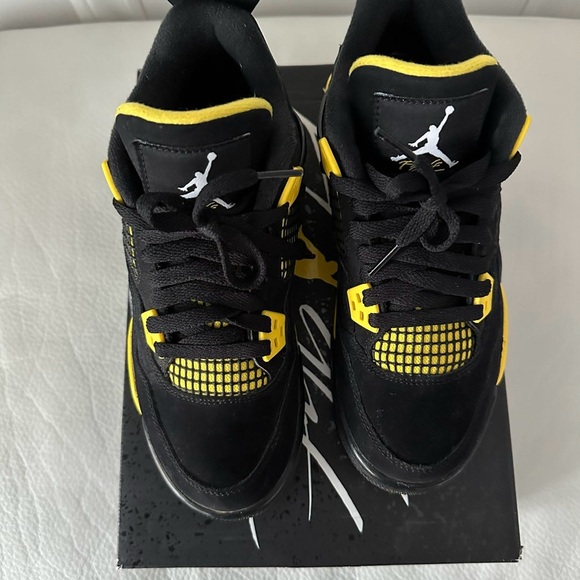 Jordan 4 yellow thunder size 5.5Y or 6.5W - Picture 2 of 4